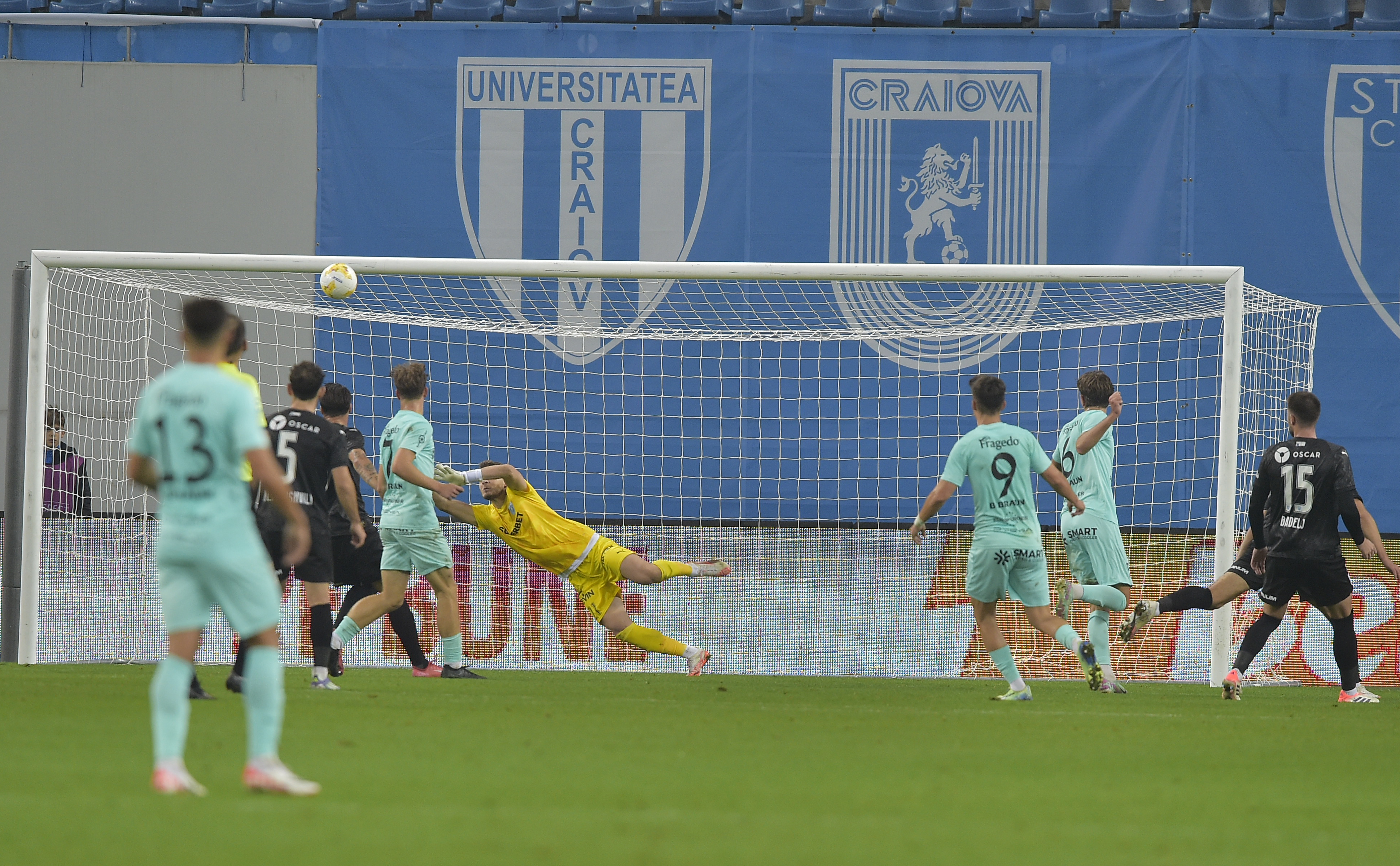 Sănătatea Cluj - Universitatea Craiova 1-4. Oltenii au revenit în actul secund, după ce au fost conduși