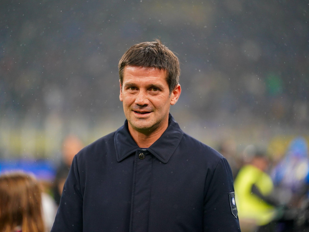 Ultrașii lui Inter au revenit pe stadion după șase luni și au arătat imediat ce cred despre Cristi Chivu! Reacția românului