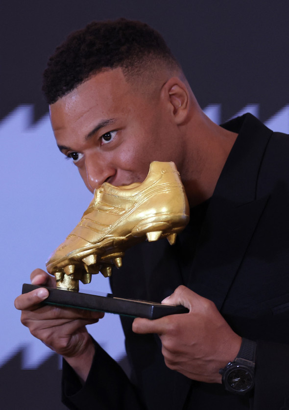 Kylian Mbappe receives the European Golden Boot