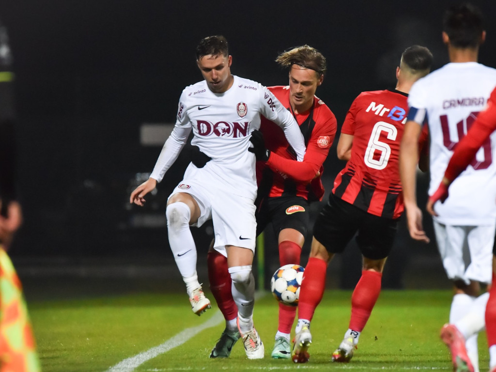 Nici Pancu nu-l poate folosi titular! De ce a fost lăsat pe bancă Louis Munteanu la meciul cu Dinamo