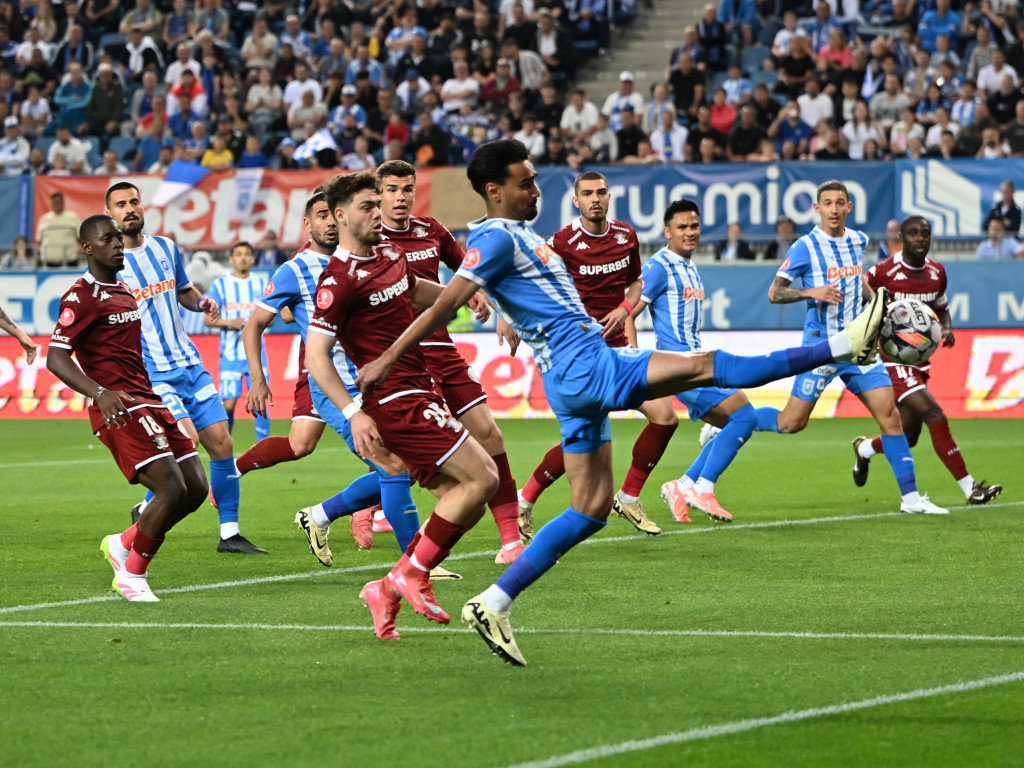 Universitatea Craiova - Rapid, Live Video, 20:30, DGS 1. Giuleștenii pot trece pe locul 1. Echipele