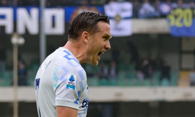Inter - FC Internazionale's Piotr Zielinski celebrates after scoring a goal during Hellas Verona FC vs FC Internazionale, Italian soccer Serie A match in Verona, Italy, November 02 2025