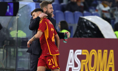Rome, Italie. 20th Jan, 2024. Daniele De Rossi head coach of Roma congratulates Paulo Dybala during the Italian championship Serie A football match between AS Roma and Hellas Verona on January 20, 2024 at Stadio Olimpico in Rome, Italy - Photo Federico Pr