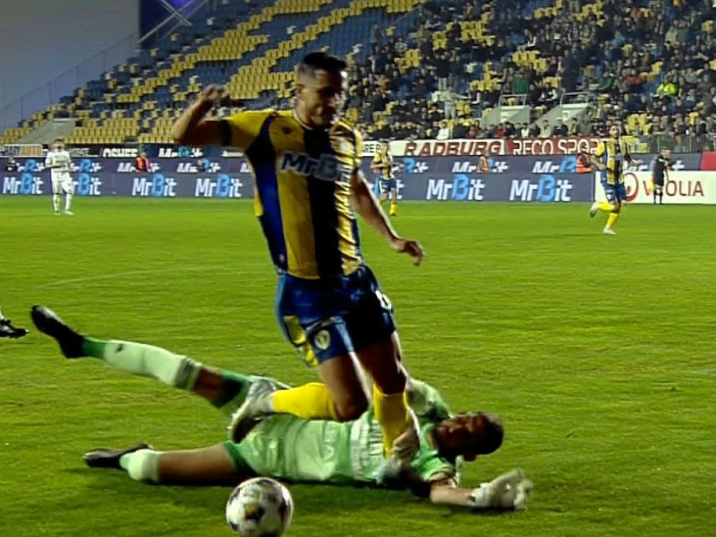 Petrolul - Botoșani 0-0, Digi Sport 1. Ricardinho a căzut în careu și i-a făcut imediat semn arbitrului