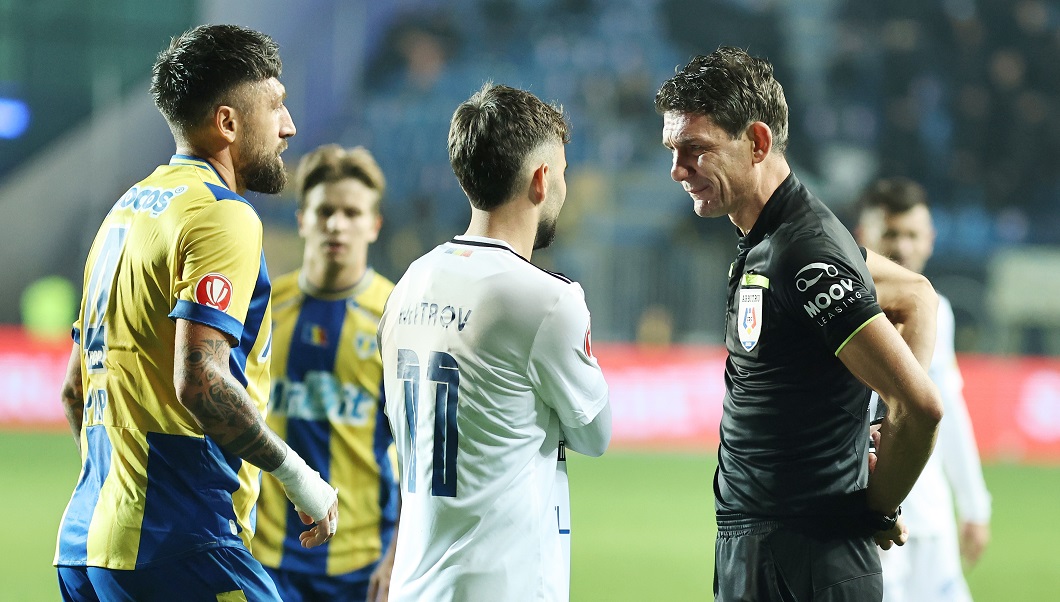 ”Trebuie să-i scoată ochiul?” A văzut faza în Petrolul - Botoșani și a reacționat: ”Penalty!”