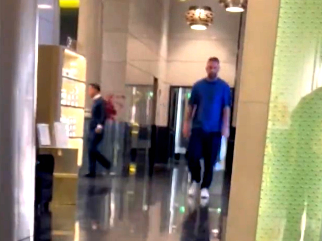 L-au filmat când ieșea de la negocieri! Un nume uriaș i-a spus "DA" lui Dan Șucu