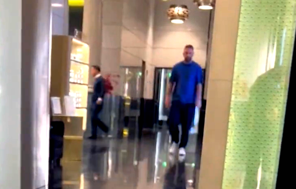 L-au filmat când ieșea de la negocieri! Un nume uriaș i-a spus “DA” lui Dan Șucu