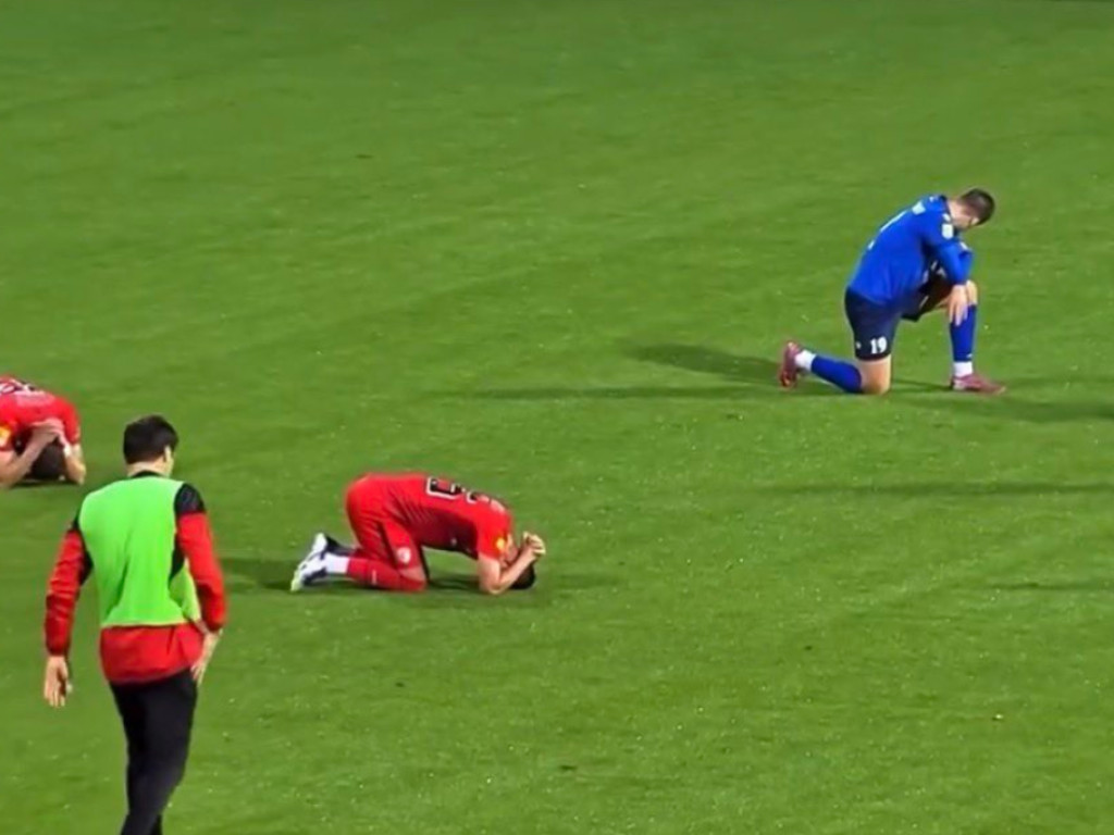 ”Cea mai tristă scenă din fotbal”: reacția jucătorilor, după ce au aflat că antrenorul lor a murit