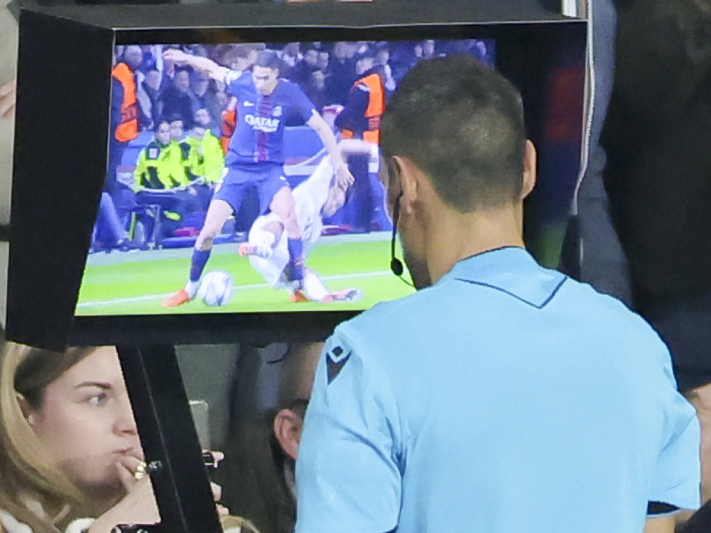 A început să plângă: ”Lovitură majoră pentru PSG”. Luis Diaz a văzut cartonașul roșu pentru fault