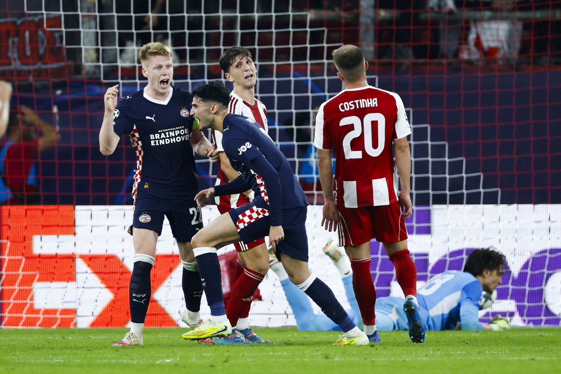 Olympiacos - PSV 1-1. Olandezii au egalat la ultima fază. Dennis Man a jucat 58 de minute