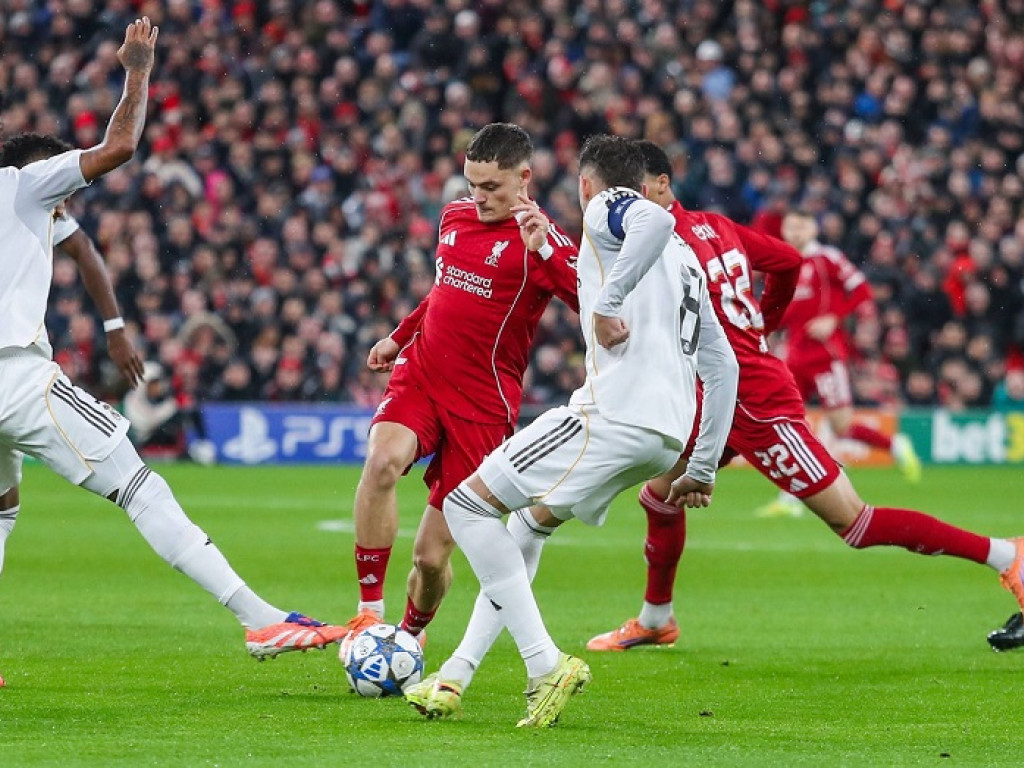 ”Ne-am mândrit cu Istvan Kovacs. Nu știu cum am fost așa mulți”. Românul prezent pe Anfield, bucuros de prestația arbitrului