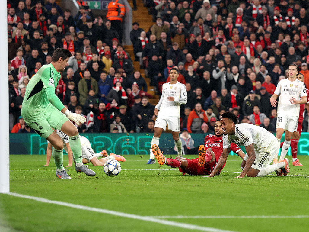 Florentino Perez a felicitat doi jucători de la Real Madrid, după înfrângerea cu Liverpool din Champions League