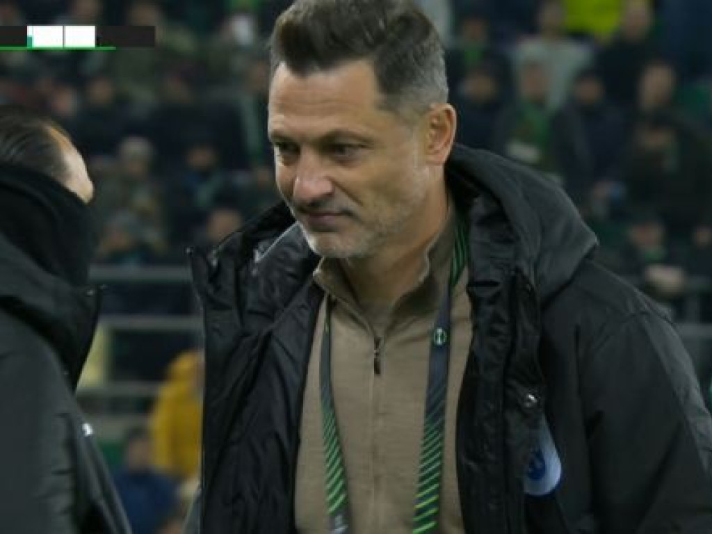 Mirel Rădoi, eliminat în Rapid Viena - Universitatea Craiova! Două galbene în doar 19 minute