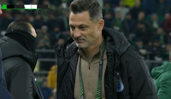 Mirel Rădoi, eliminat în Rapid Viena - Universitatea Craiova! Două galbene în doar 19 minute