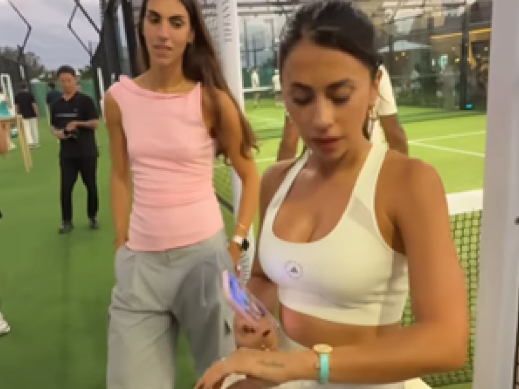 ”Cu ce te ocupi?”. Habar n-avea cine e, iar internetul ”a explodat”. Purta 20.000 € la mână