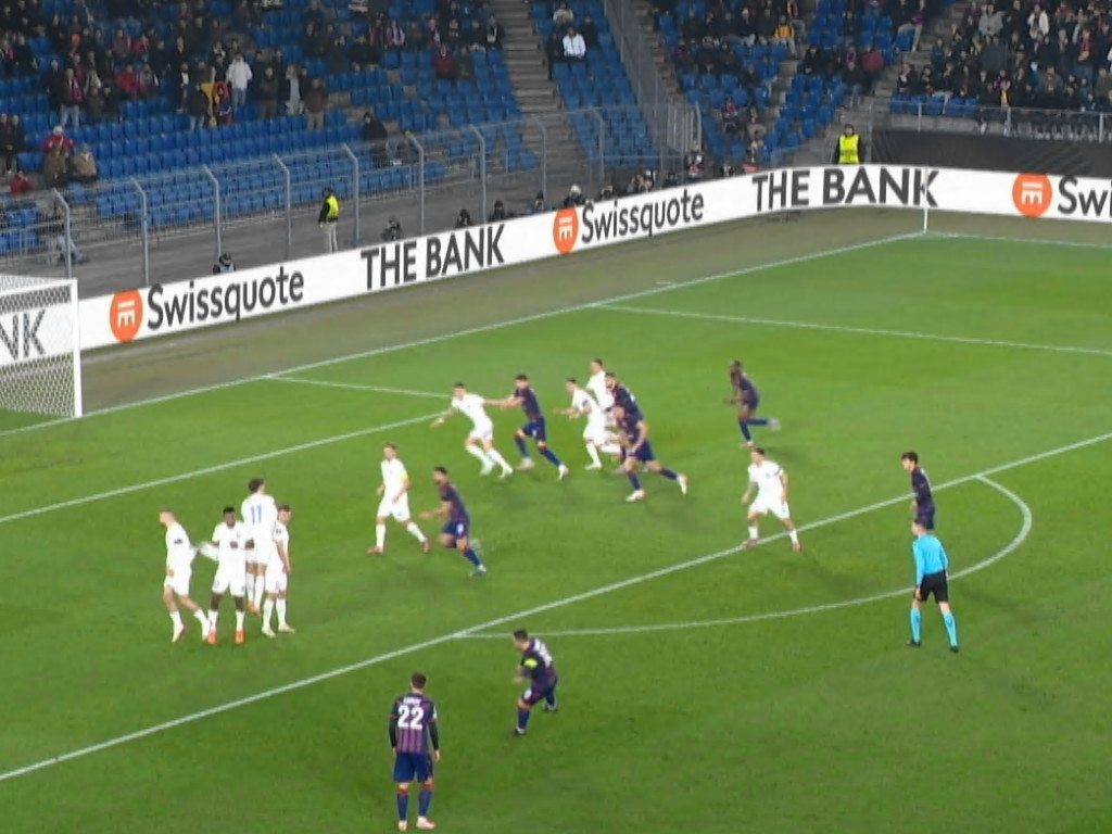 Neverosimil! Imediat după cartonașul roșu primit de Târnovanu, Ngezana a comis henț în careu: PENALTY