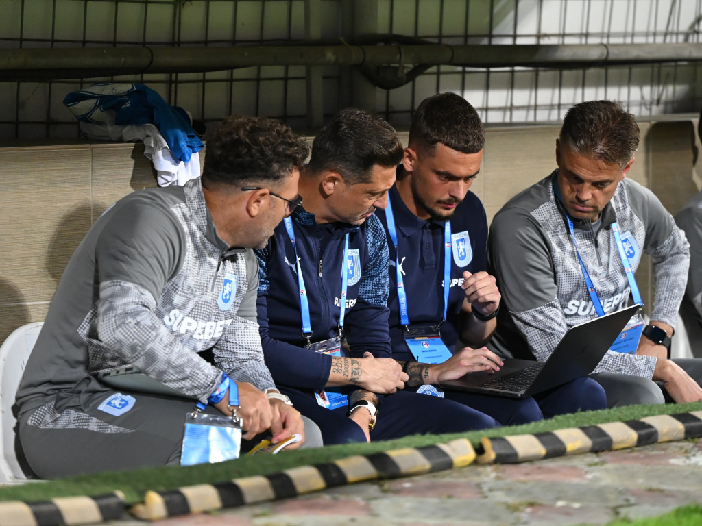 Fără telefoane! Cum a vorbit Mirel Rădoi cu cei din staff după eliminarea din meciul cu Rapid Viena