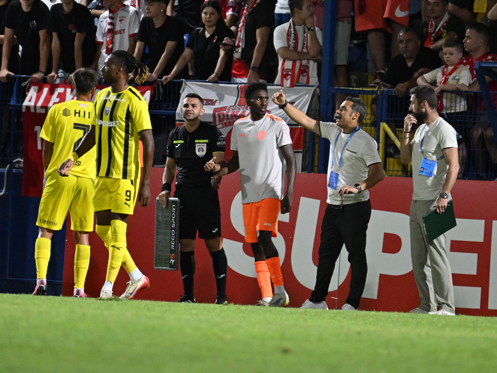 Pe făraș! Încă un antrenor e în pericol să fie dat afară din SuperLiga