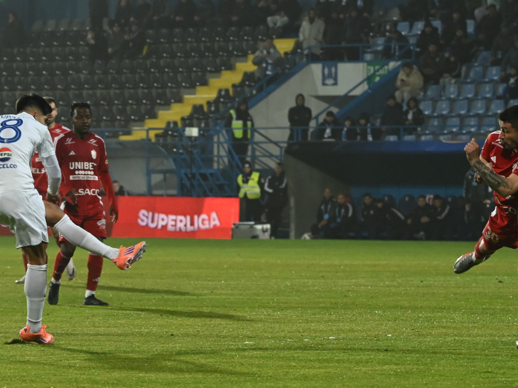 Farul - Botoșani 2-0, ACUM, la Digi Sport 1. ”Marinarii” s-au desprins pe tabelă. Moldovenii, în 10