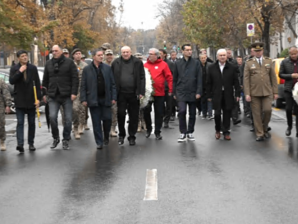 De ce a avut Stoichita geaca rosie la inmormantarea lui Emeric Ienei