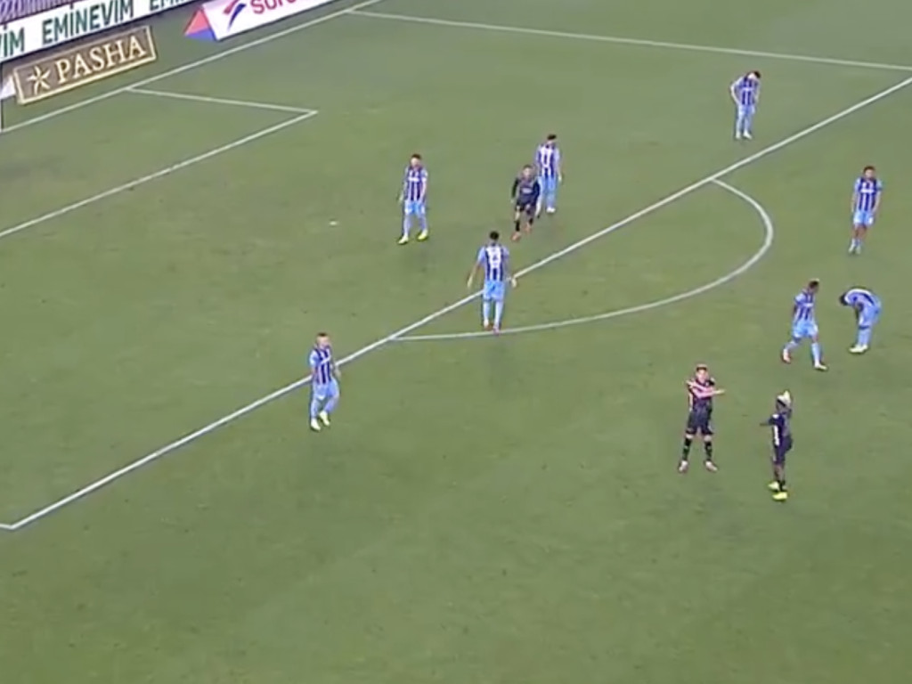 Ianis Hagi a făcut același gest de trei ori, după golul de generic marcat în Turcia