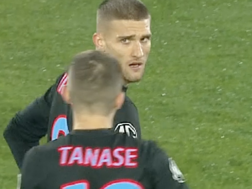 Florin Tănase s-a dus direct la Daniel Bîrligea și n-a scăpat nici el de furia atacantului!