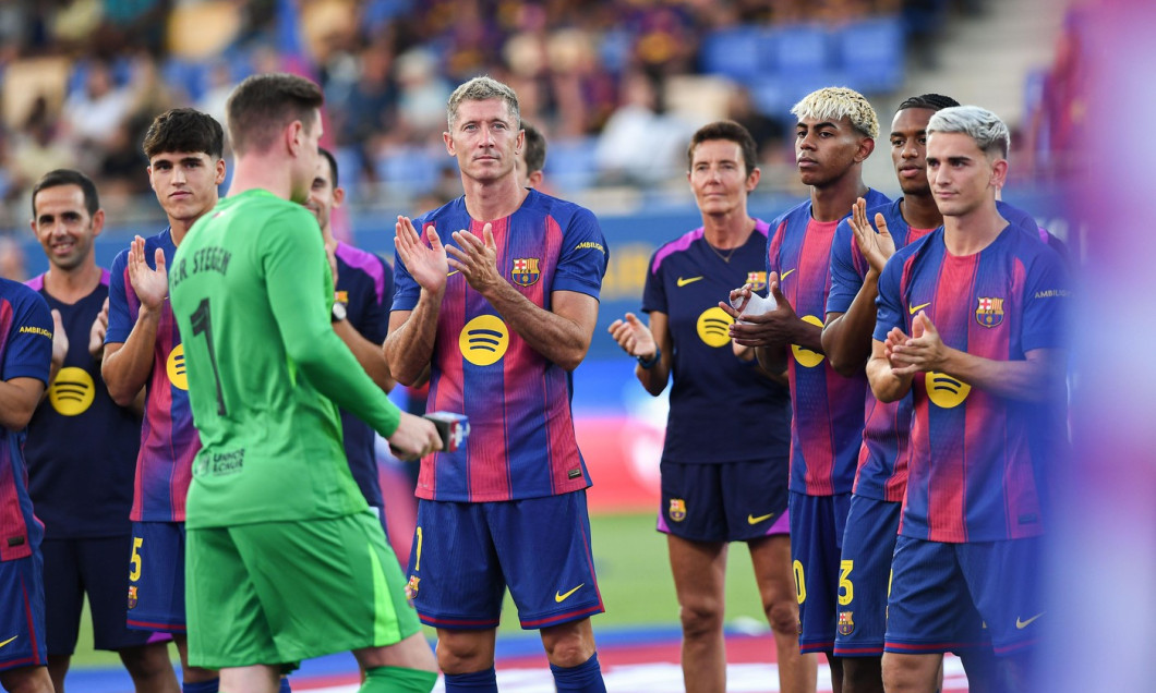 Barcelona, Spain. 10th Aug, 2025. FC BARCELONA vs COMO 1907 Aug 10,2025 Ter Stegen and teammates before the match between FC Barcelona and Como 1907 corresponding to the Joan Gamper Trophy at Johan Cruyff Stadium in Barcelona, Spain. Credit: rosdemora/A