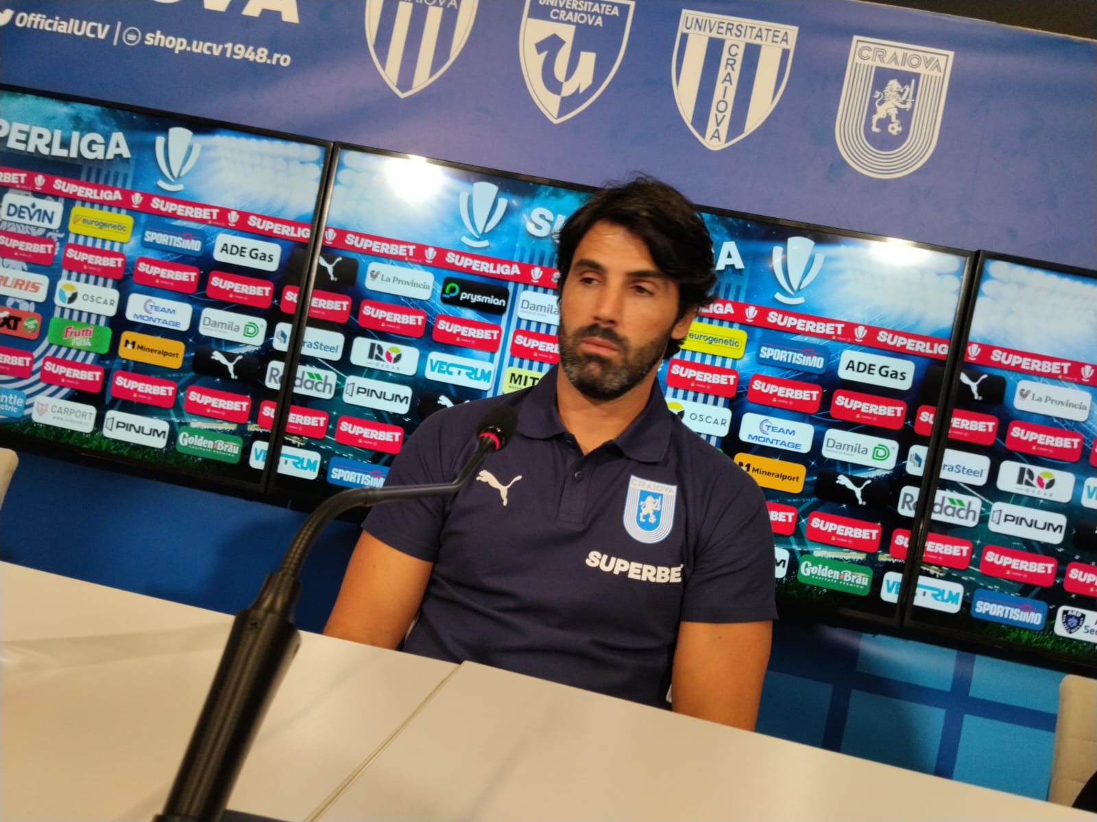 Întrebarea care l-a încurcat pe Coelho la prezentarea la Craiova: ”Mie? De ce mă întrebați asta?”. Detaliile contractului