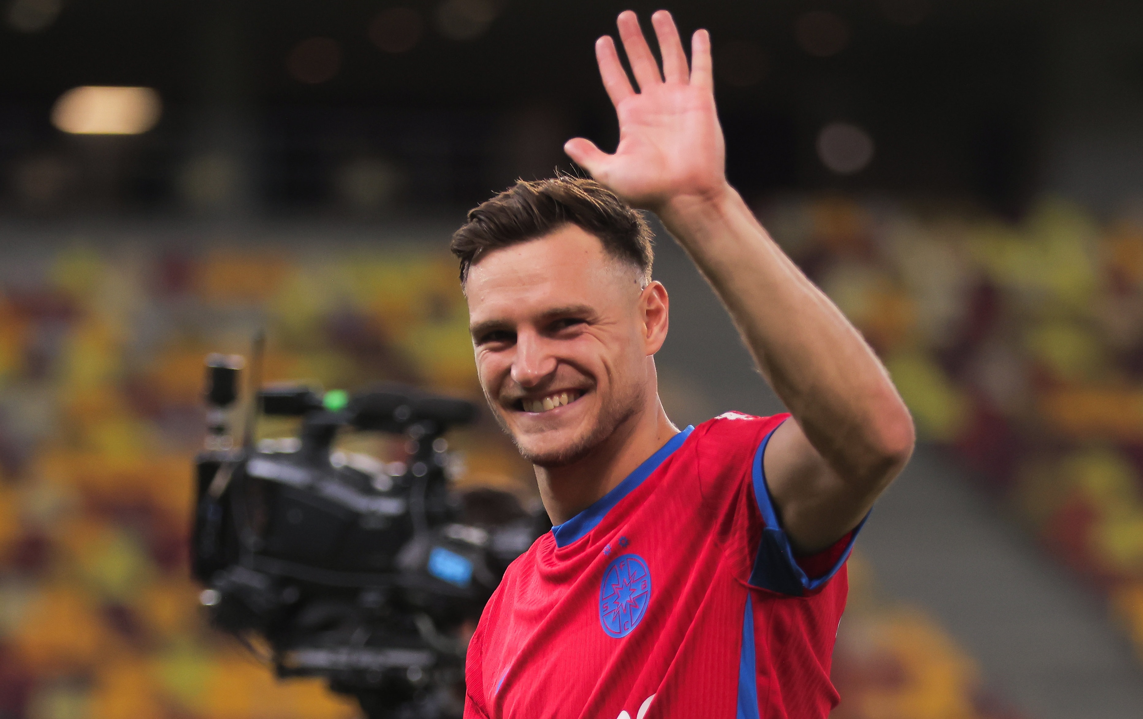 Imagine Stire Dennis Politic revine la FCSB: Patru ani de contract | 2review.ro