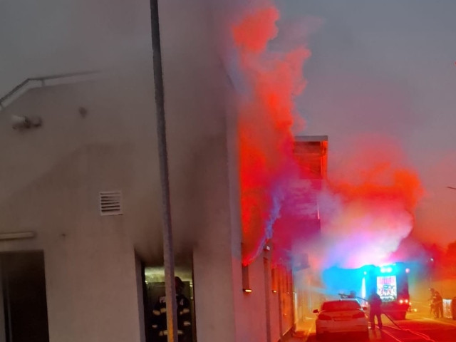 Incendiu la un stadion din Rom&acirc;nia! Pompierii au intervenit &icirc;n for&#539;&#259;. Ce s-a &icirc;nt&acirc;mplat