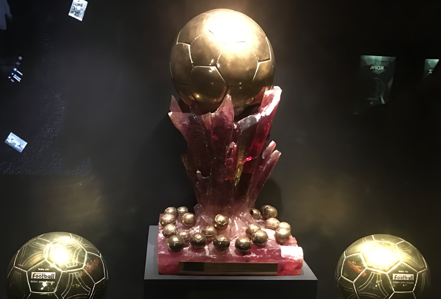 Francezii vor să readucă la viață un trofeu care nu s-a mai decernat de 36 de ani! Messi și Ronaldo, favoriți