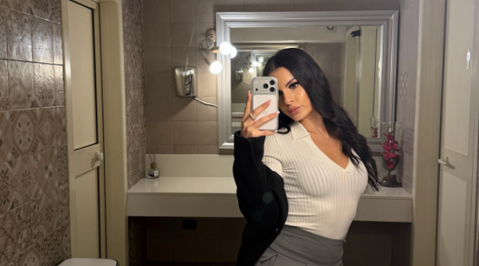 Profesoara dată afară după ce tatăl unui elev a descoperit ce face a rupt tăcerea! Elena: ”Soția lui a povestit totul”