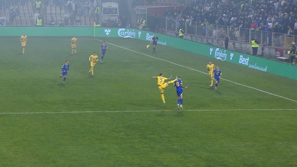 Neverosimil: Denis Drăguș, eliminat după doar două minute în Bosnia - România!