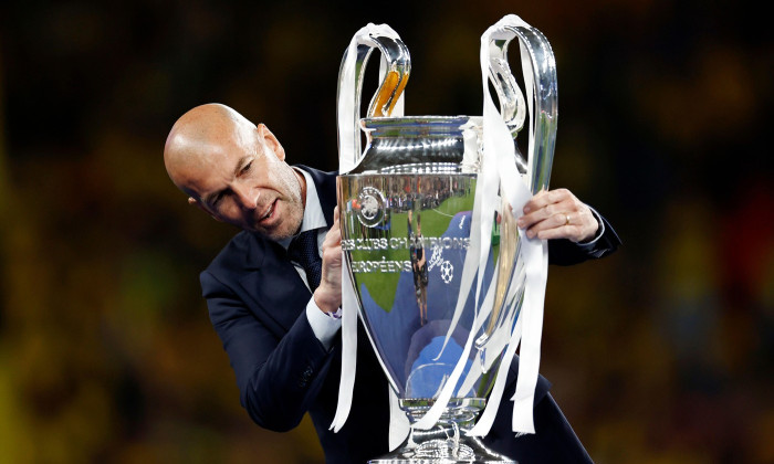 LONDON - Zinedine Zidane with UEFA Champions League trophy, Coupe des clubs Champions Europeans during the UEFA Champions League Final between Borussia Dortmund and Real Madrid at Wembley Stadium on June 1, 2024 in London, United Kingdom. ANP | Hollandse