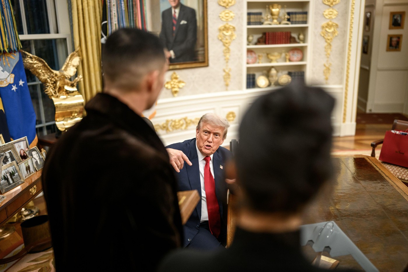 ”Sunteți ipocriți!” Nu s-a putut abține, după ce Trump i-a primit în Biroul Oval. Imaginile au produs ”o isterie colectivă”