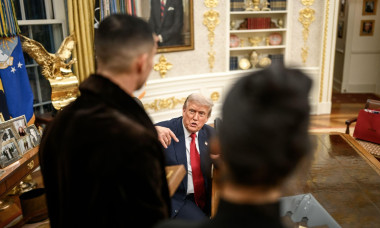 President Donald Trump meets with Cristiano Ronaldo and Georgina Rodríguez in the Oval Office, Tuesday, November 18, 2025. (Official White House Photo by Daniel Torok)