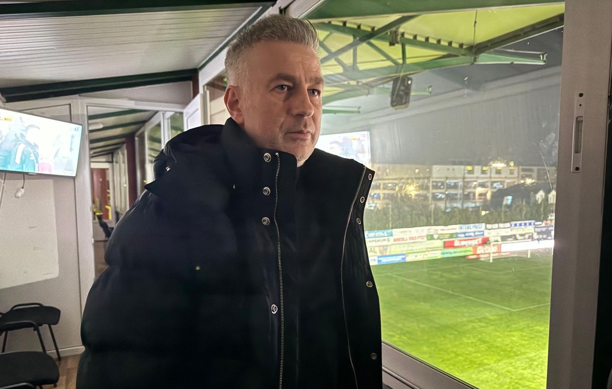 Edi Iordănescu, surprins în tribună la un meci din SuperLiga