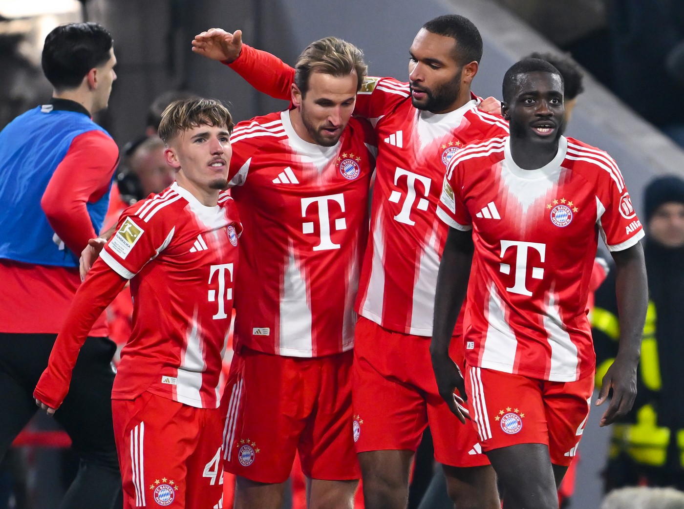 Bayern Munchen - Freiburg 6-2 / Borussia Dortmund - VfB Stuttgart 3-3. Spectacol în etapa a 11-a din Bundesliga