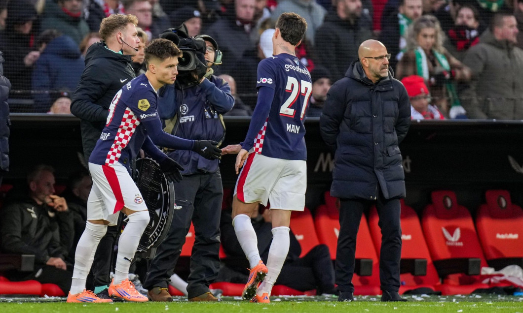 Rotterdam, Netherlands. 26th Oct, 2025. ROTTERDAM, NETHERLANDS - OCTOBER 26: Dennis Man of PSV is substituted for Esmir Bajraktarevic of PSV during the Dutch Eredivisie match between Feyenoord and PSV at Stadion Feijenoord on October 26, 2025 in Rotterdam