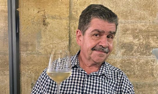 ”Le curgea mâncare din gură”. Paraschivescu a plecat sănătos și s-a întors bolnav dintr-o ”infecție” de stațiune din România