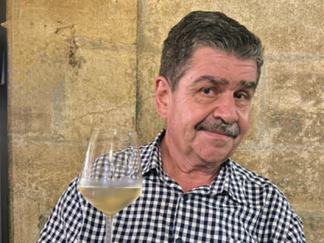 ”Le curgea mâncare din gură”. Paraschivescu a plecat sănătos și s-a întors bolnav dintr-o ”infecție” de stațiune din România