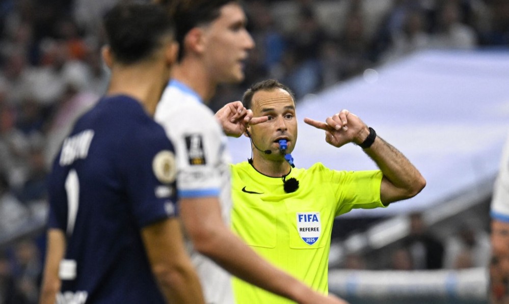UEFA a decis arbitrul pentru Steaua Roșie Belgrad - FCSB