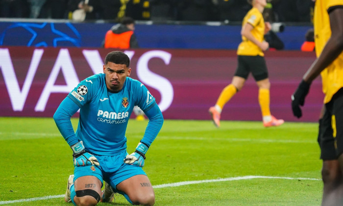 DORTMUND, GERMANY - NOVEMBER 25: Goalkeeper Luiz Junior of Villarreal CF looks dejected after conceding his sides third goal during the UEFA Champions League 2025/26 League Phase MD5 match between Borussia Dortmund and Villarreal CF at BVB Stadion Dortmun