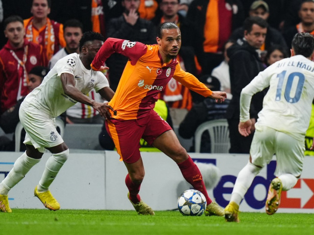 &rdquo;Ce face Leroy Sane &icirc;n fa&#539;a copiilor?&rdquo;. Cum a fost surprins&#259; vedeta de la Galatasaray &icirc;n timpul imnului Champions League