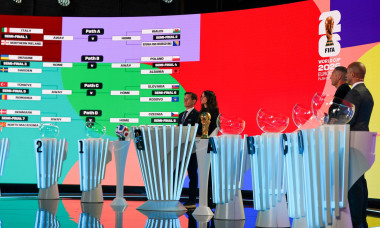 Fussball: FIFA WM-Qualifikation Europa 2025/26 Playoff-Auslosung Home of FIFA (Zürich, Schweiz): Bühne mit Manolo Zubiri