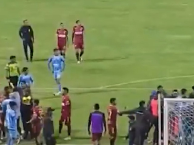 Meci de Cupă cu 17 cartonaşe roşii în Bolivia