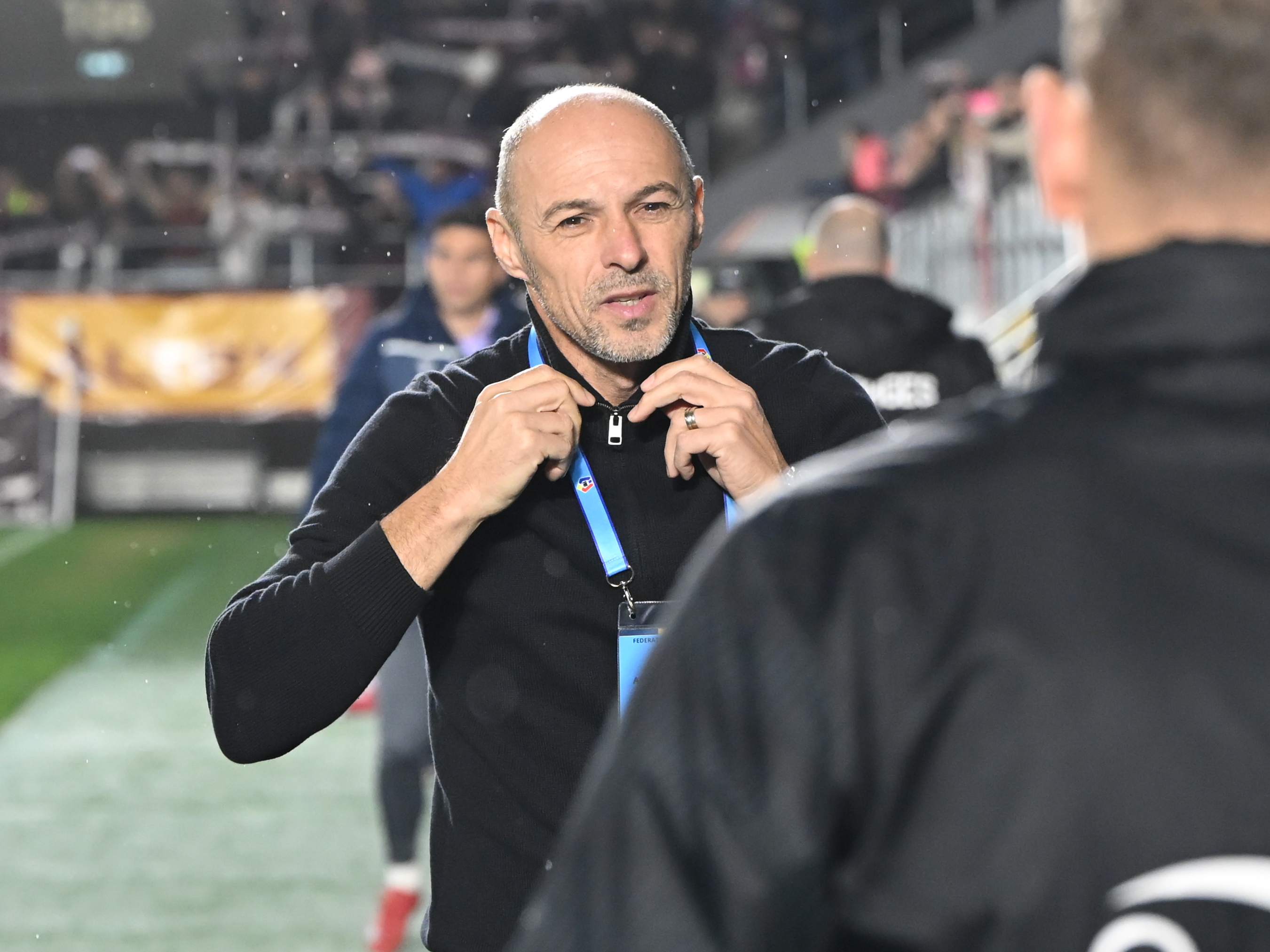 Imagine Stire Bogdan Andone a spus că nu vrea să comenteze arbitrajul și apoi a continuat: ”Adversarul nu mai controla mingea” | 2review.ro