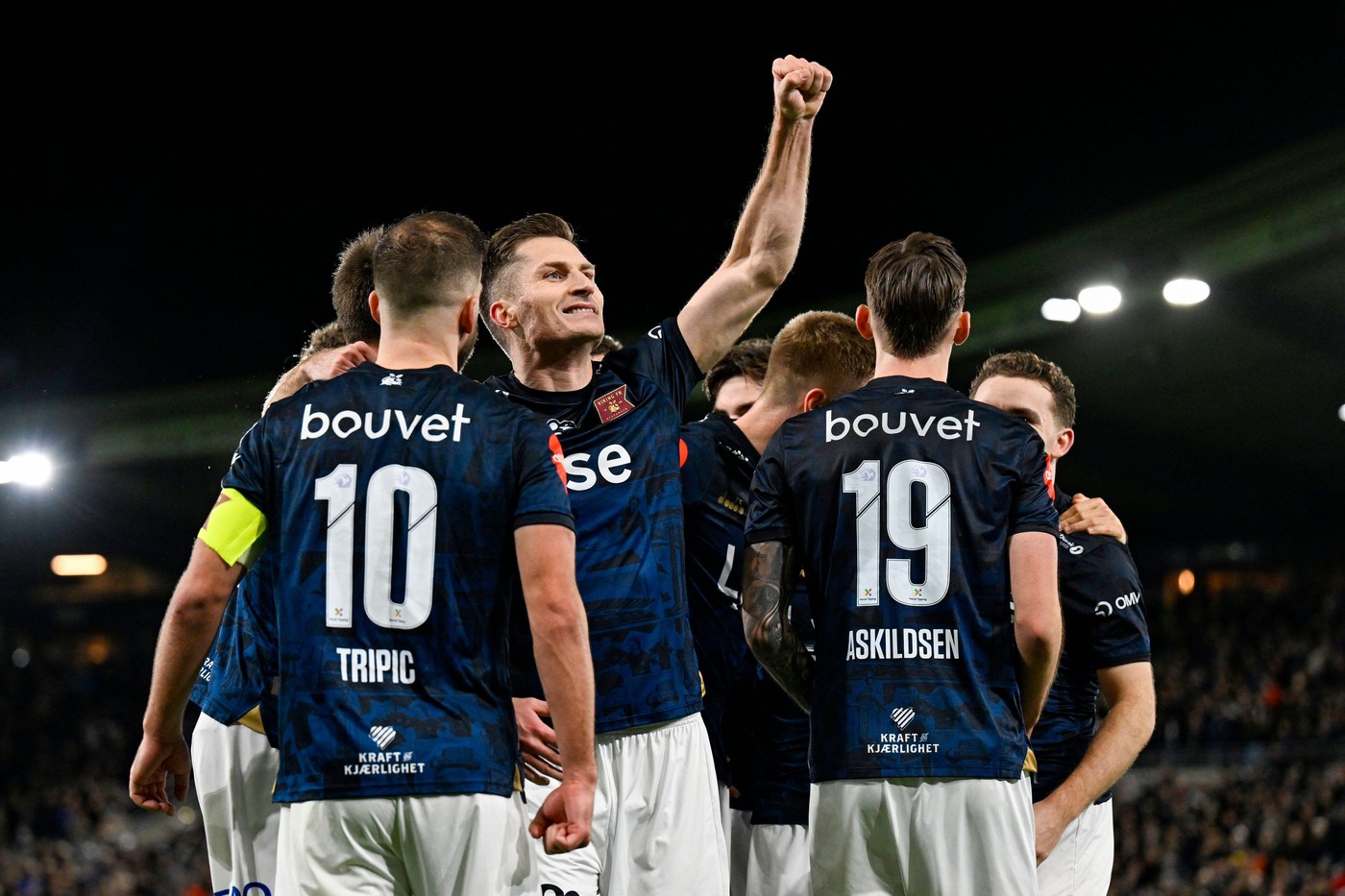 Campioană, după 34 de ani: au pornit sărbătoarea în fața fanilor și vor juca în Champions League