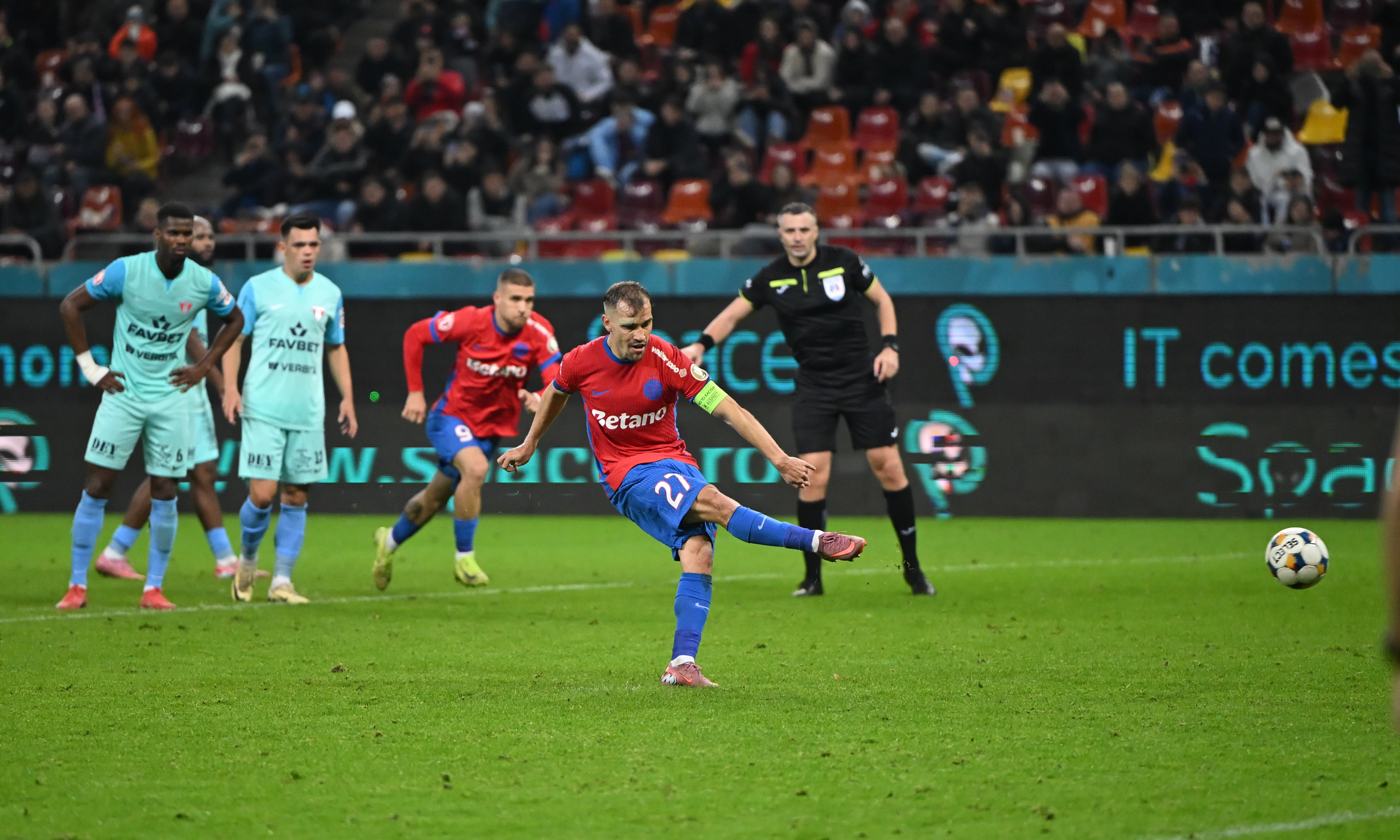 UTA pregătește surprize pentru meciul cu FCSB! Cum se prezintă gazonul de la Arad + interes crescut din partea fanilor