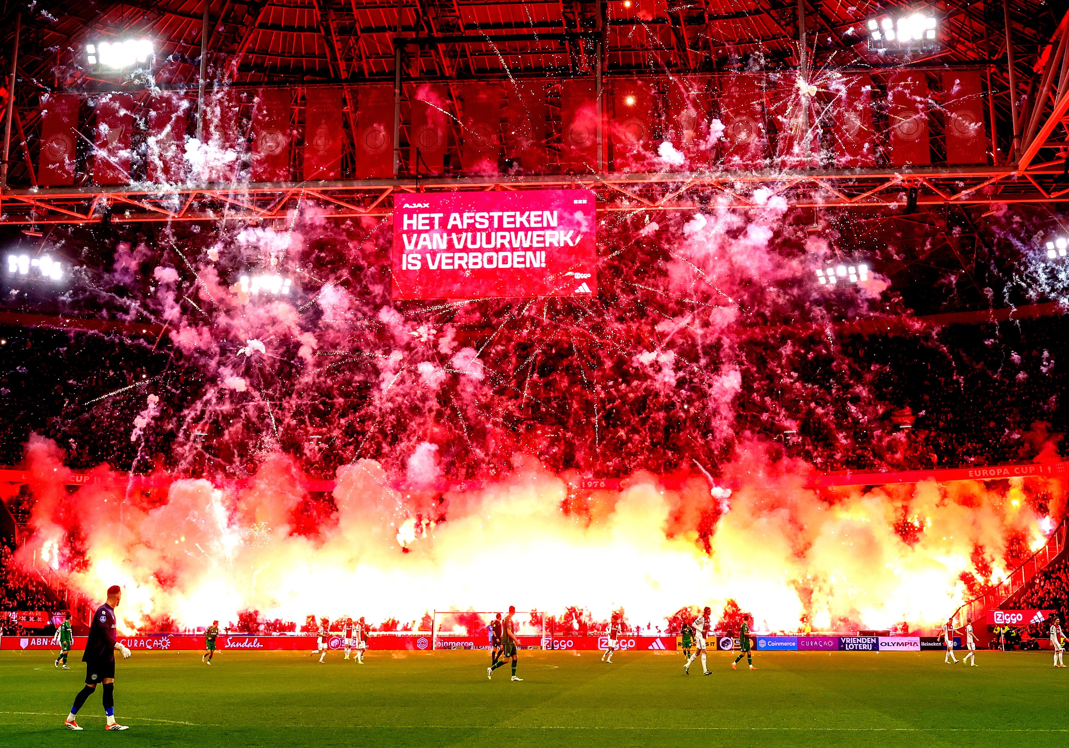 HAOS în Olanda! Meciul lui Ajax a fost oprit după doar 5 minute